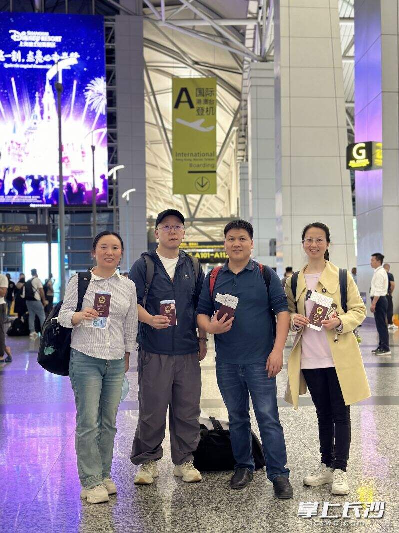 4名援非医疗队员昨晚在广州白云机场转机前合影留念。医疗队员供图
