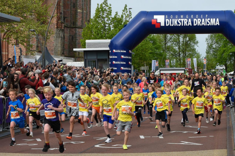 澳优赞助荷兰LOOP Leeuwarden跑步活动。