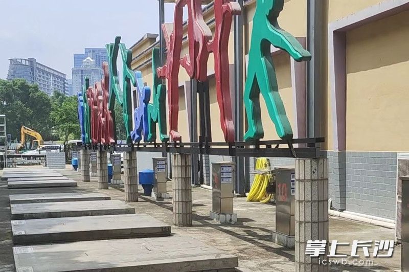 长沙市城区排水事务中心北站路泵站距离明德华兴中学考点只有600多米。