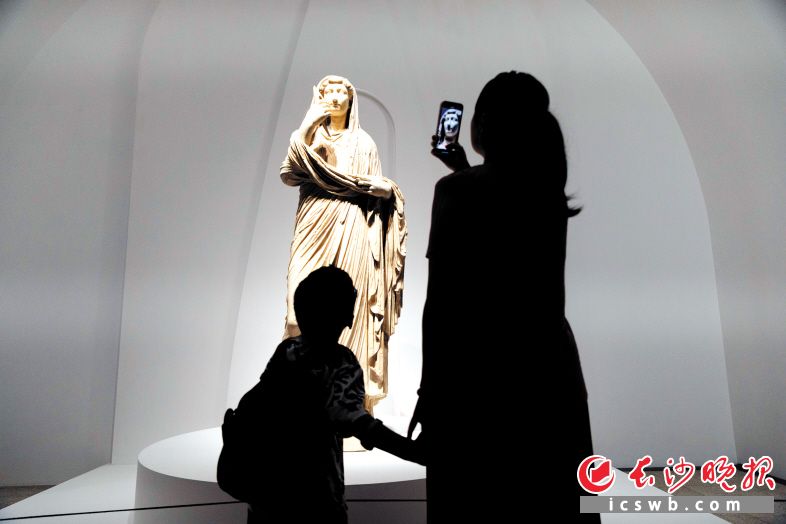 “彼美人兮——两汉罗马女性文物”展昨在湖南博物院启幕，持续至10月7日