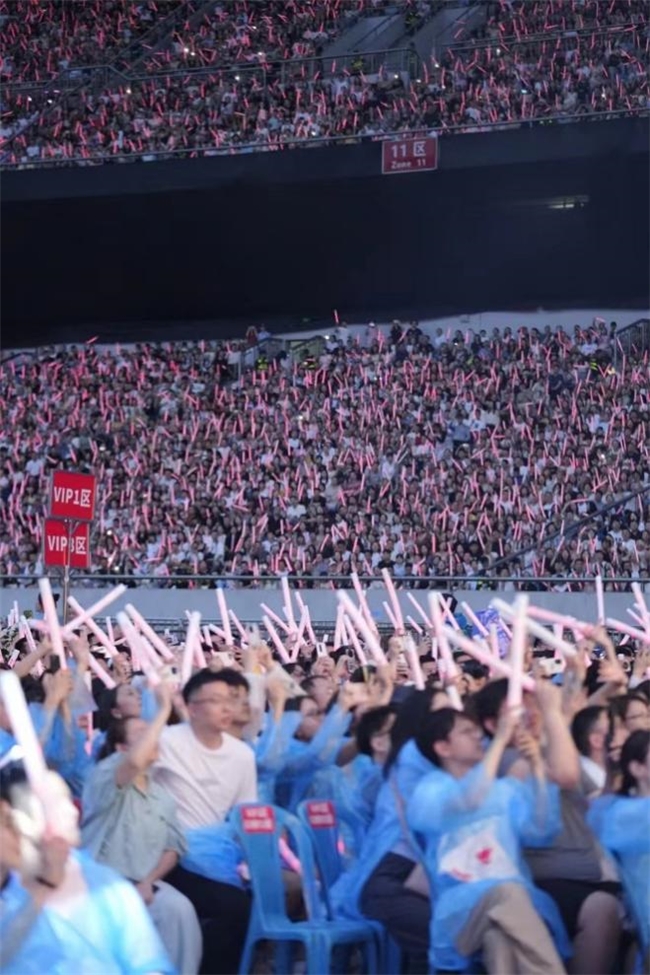 华语乐坛天王天后合体献唱!超级音雄巨星演唱会•重庆站,火爆山城!